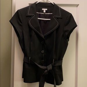 Short sleeve suit with tie belt